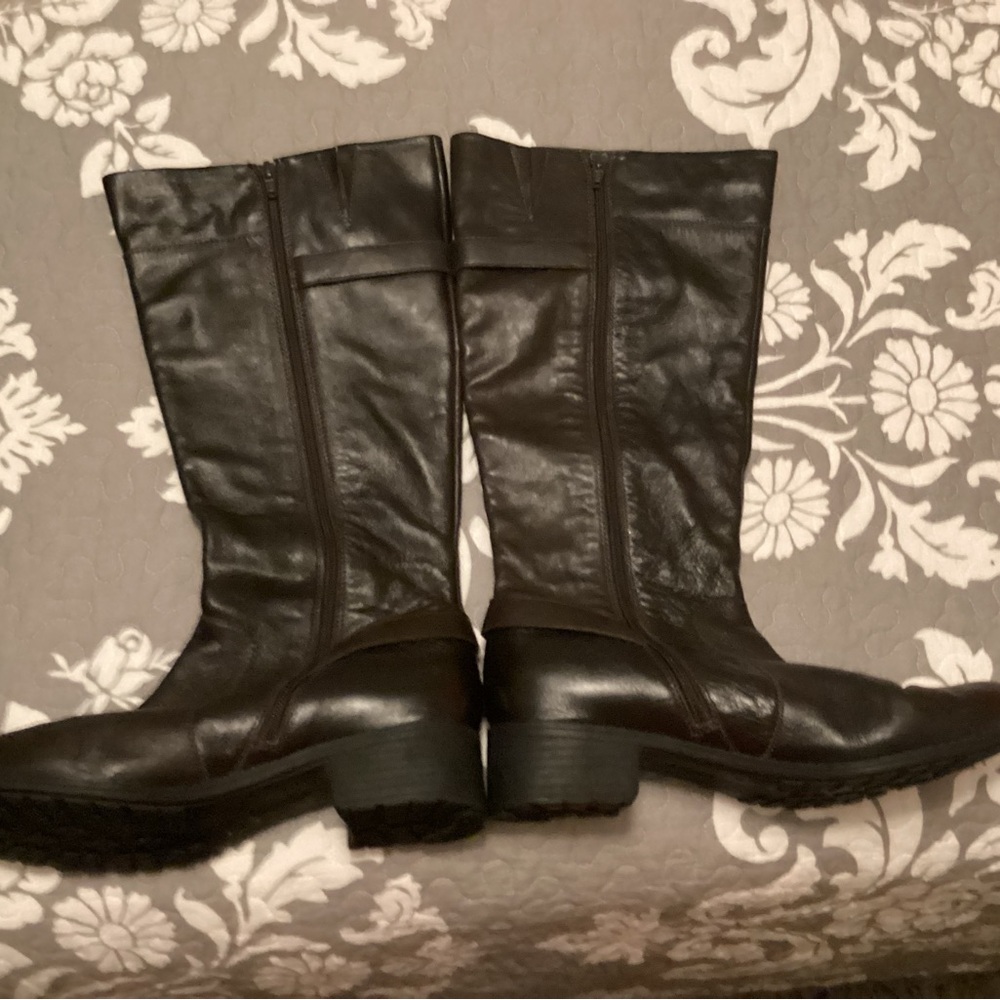 Brown Leather Knee-High Boots EUC
Smoke/pet free home.